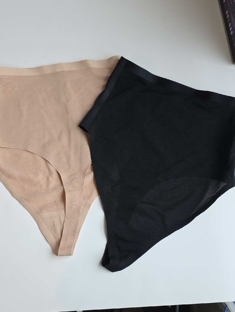 SKIMS Power Mesh High-Waist Thong Black & Nude Medium G008